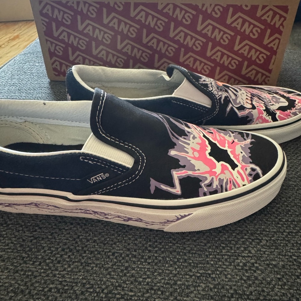 Vans Glow-In-The-Dark Classic Slip-On - Picture 4 of 12